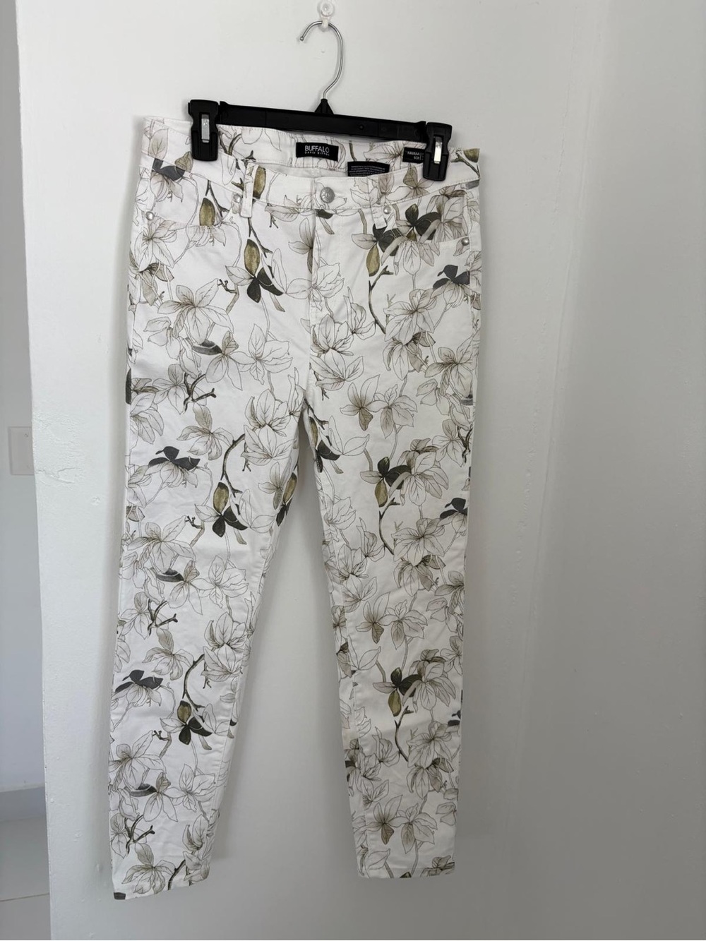 Costco Buffalo David Bitton White Floral Skinny Jeans | Size 6